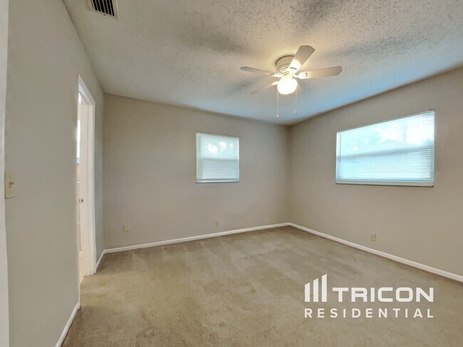 Building Photo - 10951 110th Ave N