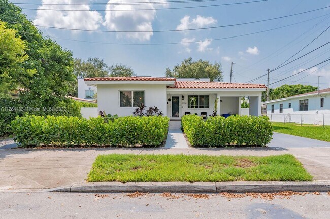 Building Photo - 2300 SW 10th St