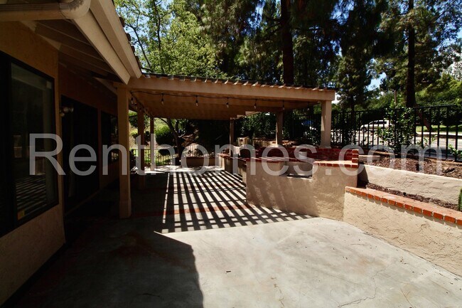 Building Photo - 15730 Via Calanova