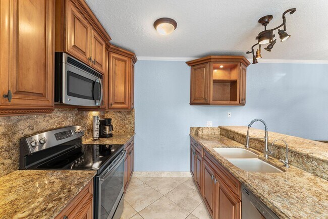 Building Photo - 1806 18th Ct