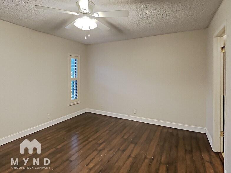 Building Photo - 3623 W Carmen St