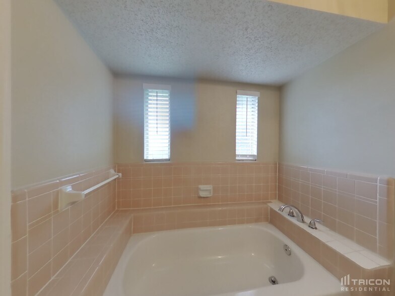 Building Photo - 4008 Segram Ct