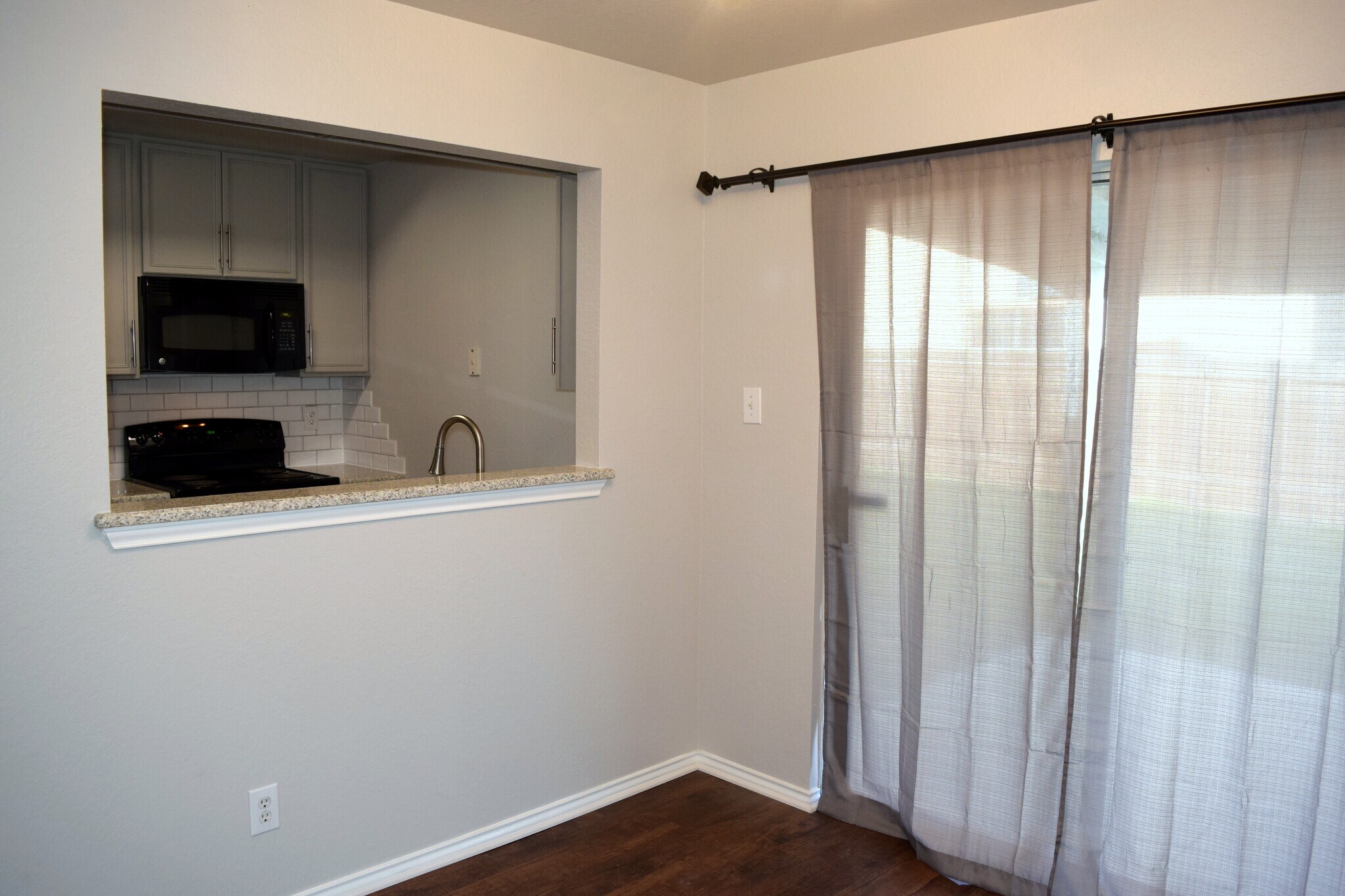 Dining - 7902 Morning Grove