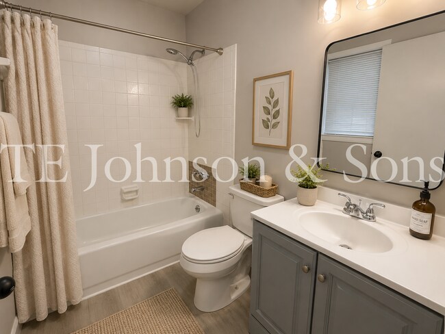 Building Photo - Newly Renovated 4 Bedroom Home with Hardwood Floors & Central A/C in Winston-Salem
