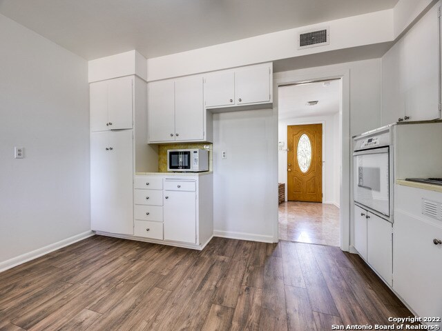 Building Photo - 600 Antler Dr