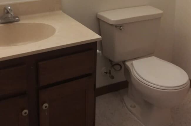 Building Photo - 300 Knoll Creek Dr