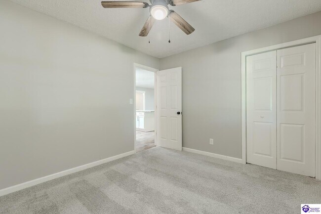 Building Photo - 343 Meadowview Dr