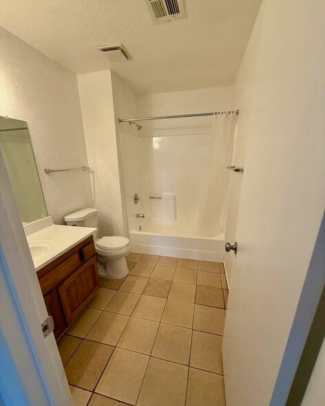 Upstairs Bathroom - 1510 E 26th Ln
