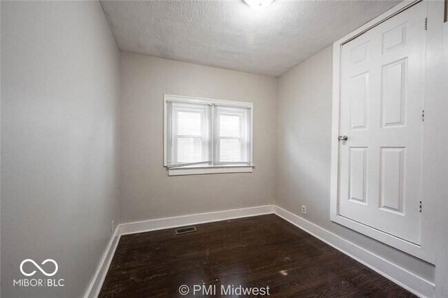 Building Photo - 1621 E 49th St