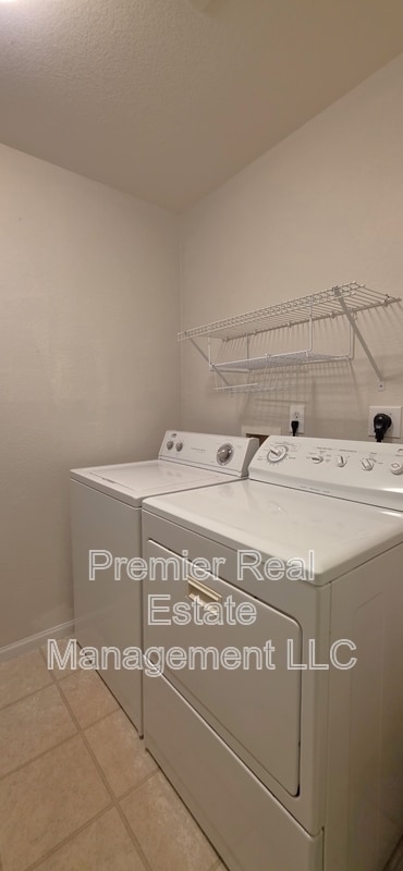 Building Photo - 1381 S Dayton Ct