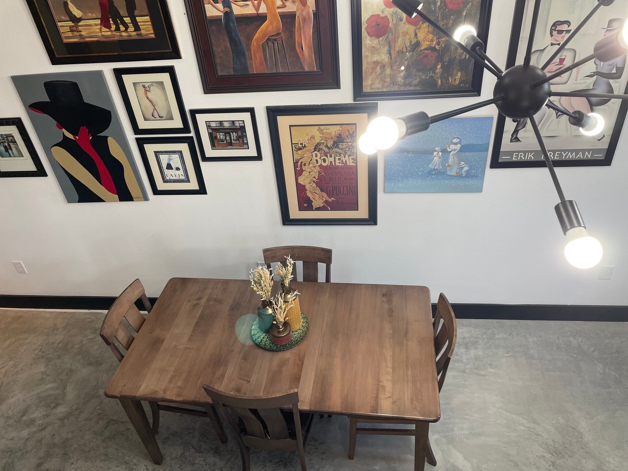 Building Photo - 475 S Hickory St