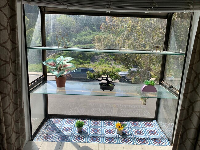 Building Photo - 10021 Paseo Montril