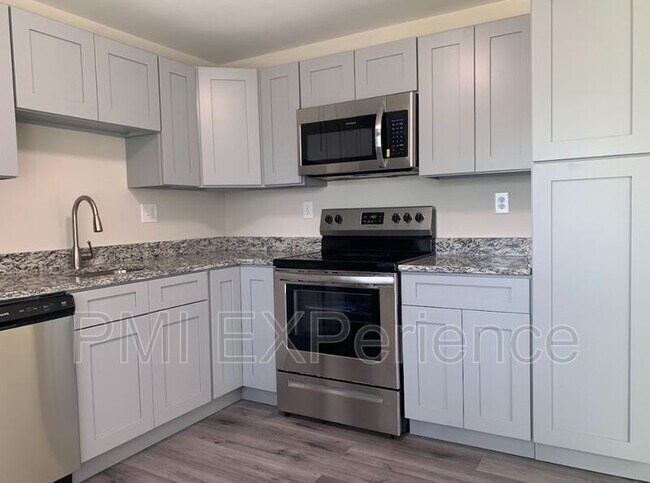 Building Photo - 5600 Daniel Cir