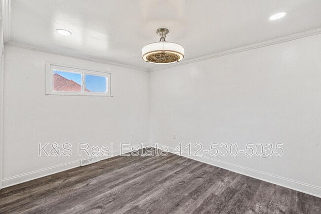 Building Photo - 1344 Fallowfield Ave