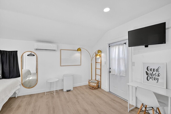 Building Photo - 306 N J St