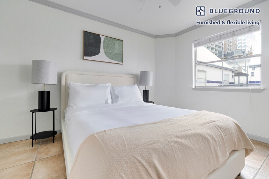 Building Photo - 201 E 4th St