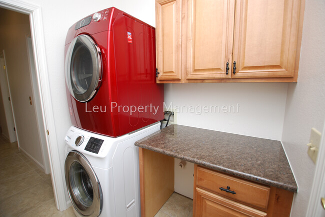 Building Photo - 1262 Knopfler Cir