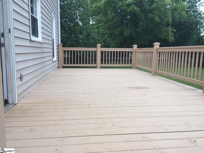 Building Photo - 305 Laurel Tree Ln
