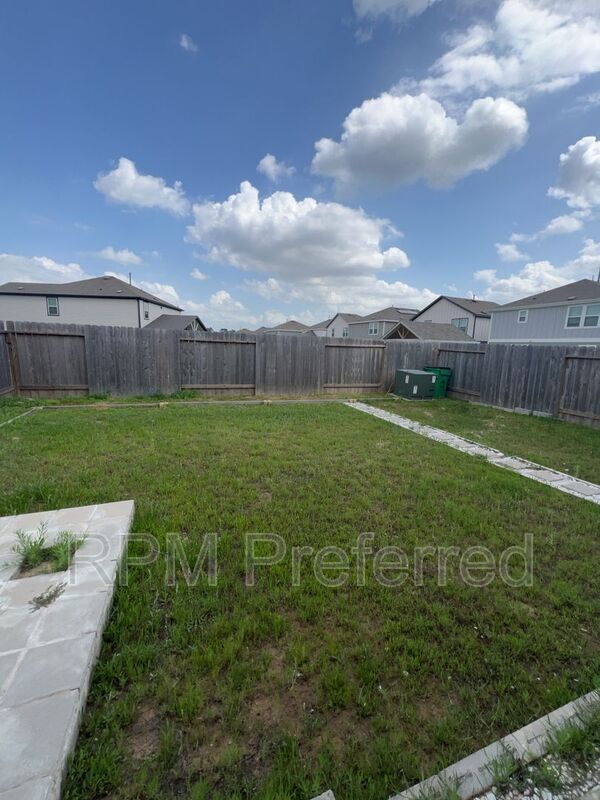 Building Photo - 5618 Finely Run St