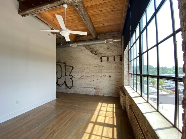 Interior Photo - Lofts At Abrams Fixtures