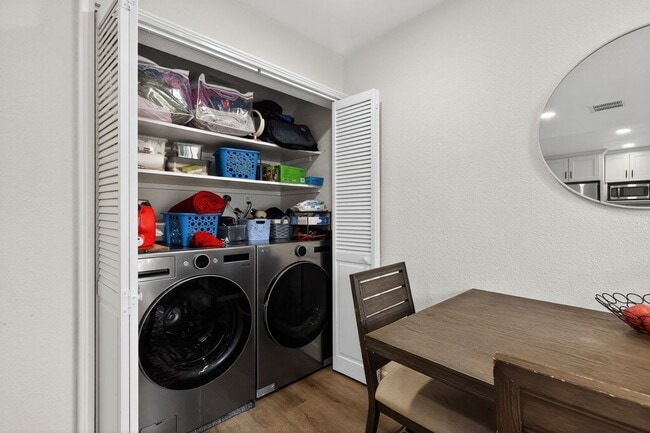 Building Photo - 4226 Comet Cir