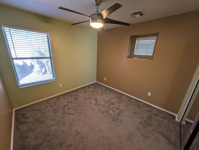 Building Photo - 3 Bedroom Home in the Waterford Square Com...