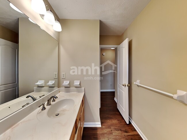 Building Photo - 3285 Summit Pl Dr