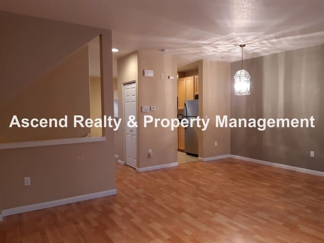 Building Photo - Sexton Mtn 3 Bed End Unit Townhome, Huge G...