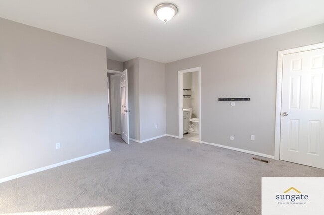 Building Photo - 4254 Cayuga Rd