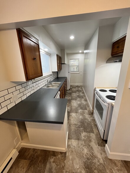 Building Photo - 303 N Bowdish Rd