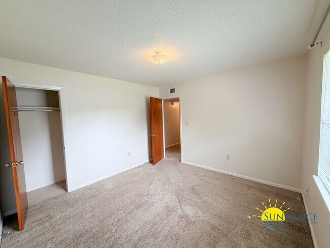 Building Photo - 3BR Home in Shalimar Near Eglin AFB!