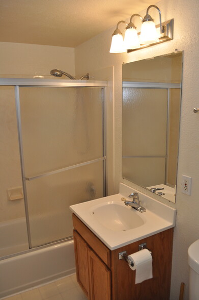 Building Photo - 761 E 820 N