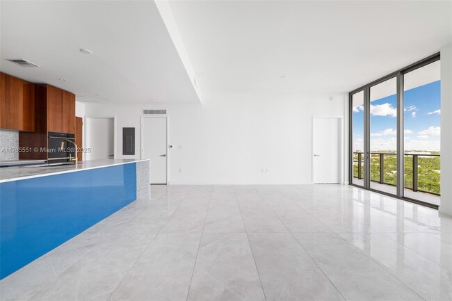 Building Photo - 2678 Tigertail Ave