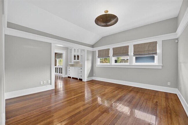 Building Photo - 3003 W Harbor View Ave