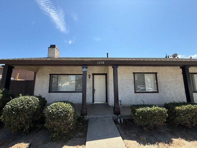 Building Photo - 1230 Hull Pl