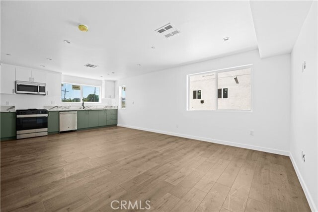 Building Photo - 6834 Hazeltine Ave