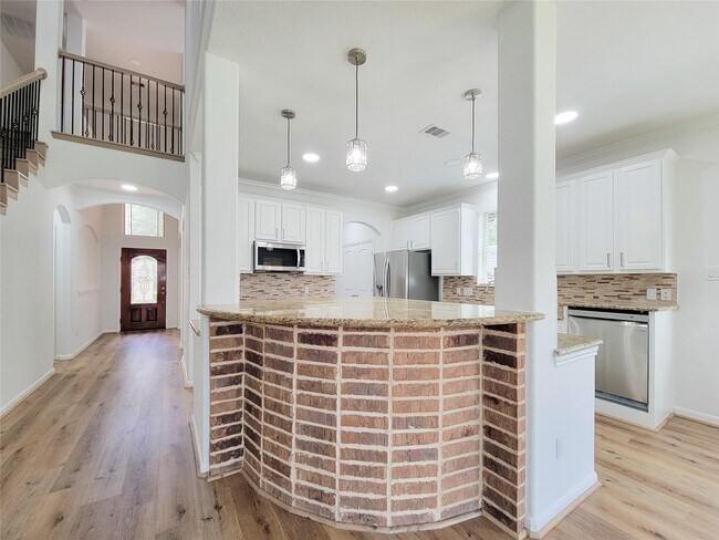 Building Photo - 2814 Bay Springs View
