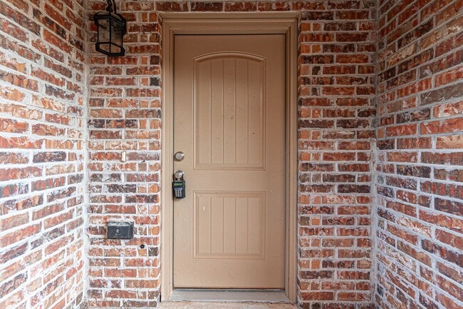 Building Photo - Buena Vida awaits for you!