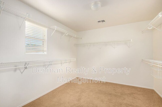 Building Photo - 4262 E Carla Vista Dr