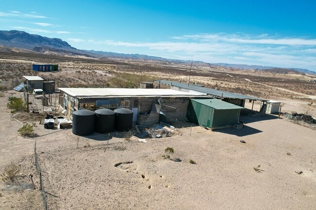 Building Photo - 400 N Smiling Dog Trail