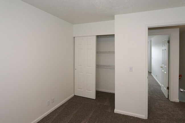 Building Photo - 7831cd - Bickmore, D.