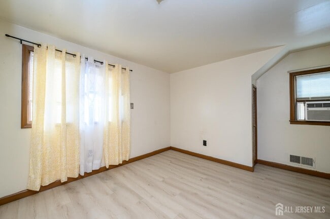 Building Photo - 1 Ovington Ave