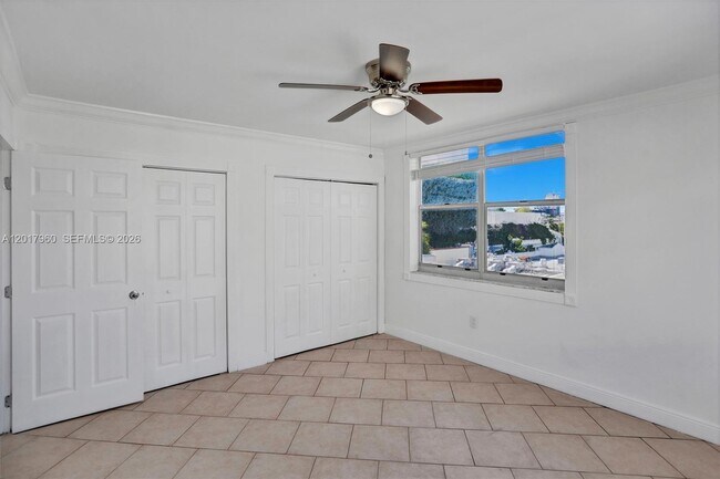 Building Photo - 713 Collins Ave