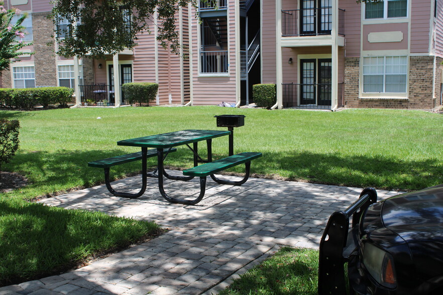 bbq area - 2550 N Alafaya Trl