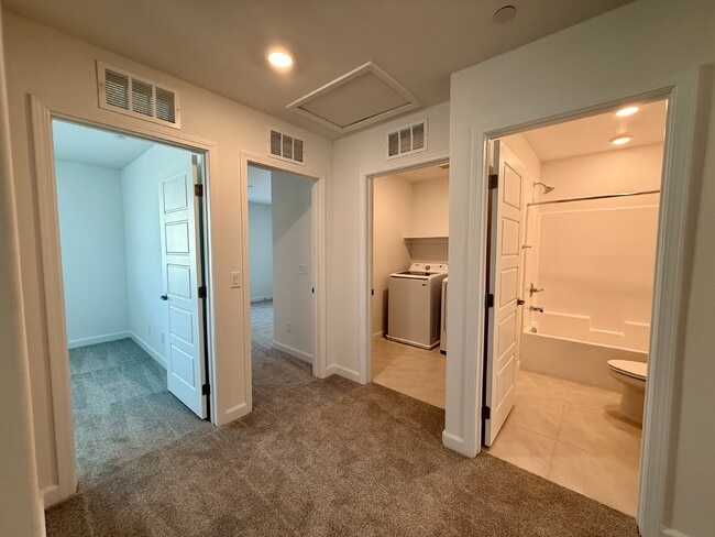 Building Photo - 3 BED 2.5 BATH 2 CAR GARAGE TOWNHOUSE IN CADENCE HENDERSON WITH LOFT