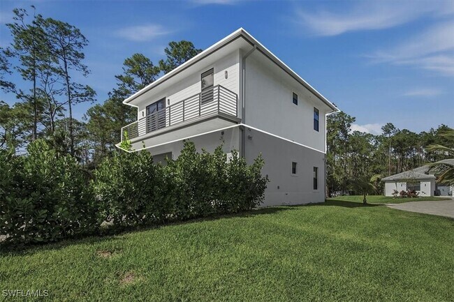 Building Photo - 3261 15th Ave SW