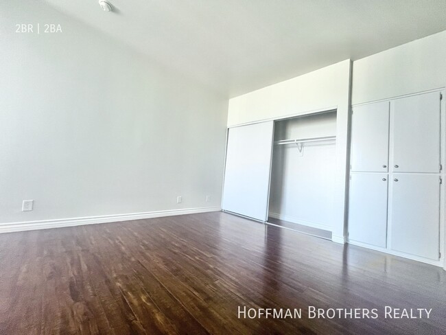Building Photo - 943 Serrano Ave