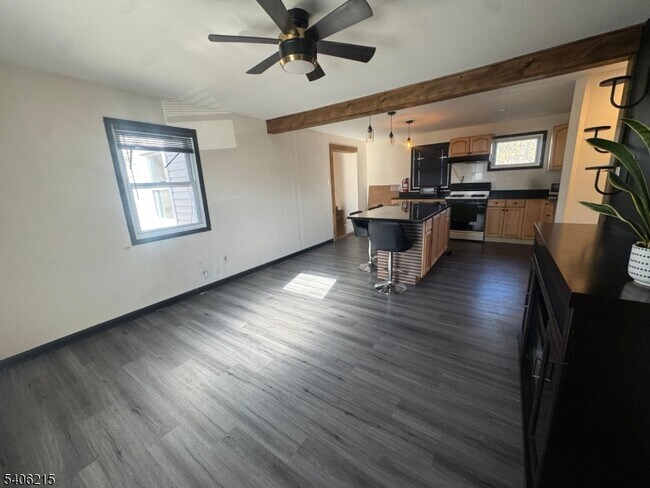 Building Photo - 2505 Girard Pl