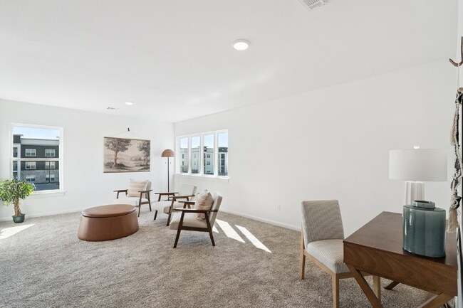Building Photo - Fully Furnished 4 Bedroom + Bonus Room