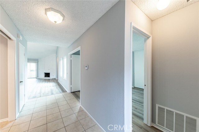 Building Photo - 32 Lone Pine